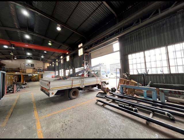 1,100M² WAREHOUSE TO LET IN SEBENZA